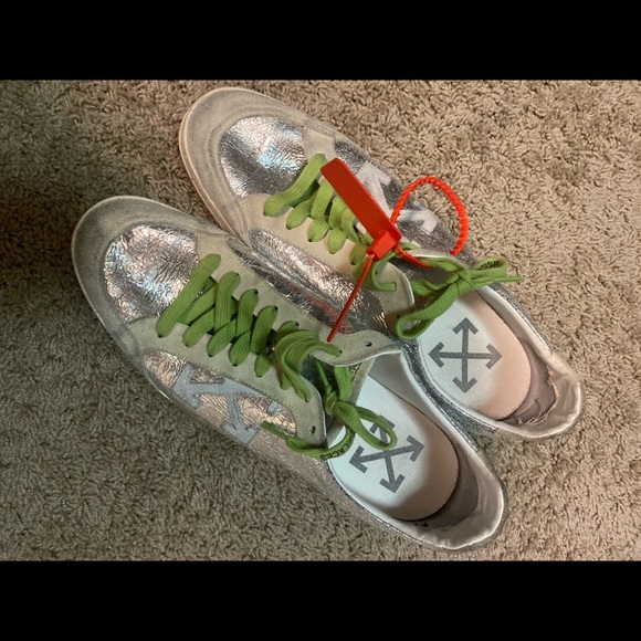 Athletic_Shoes